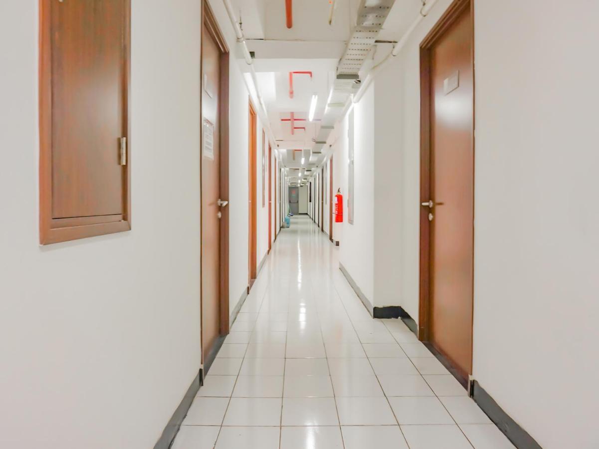 Oyo 90241 Sirooms Apartmen Gunung Putri Bogor Bagian luar foto