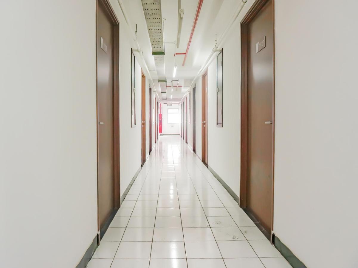 Oyo 90241 Sirooms Apartmen Gunung Putri Bogor Bagian luar foto