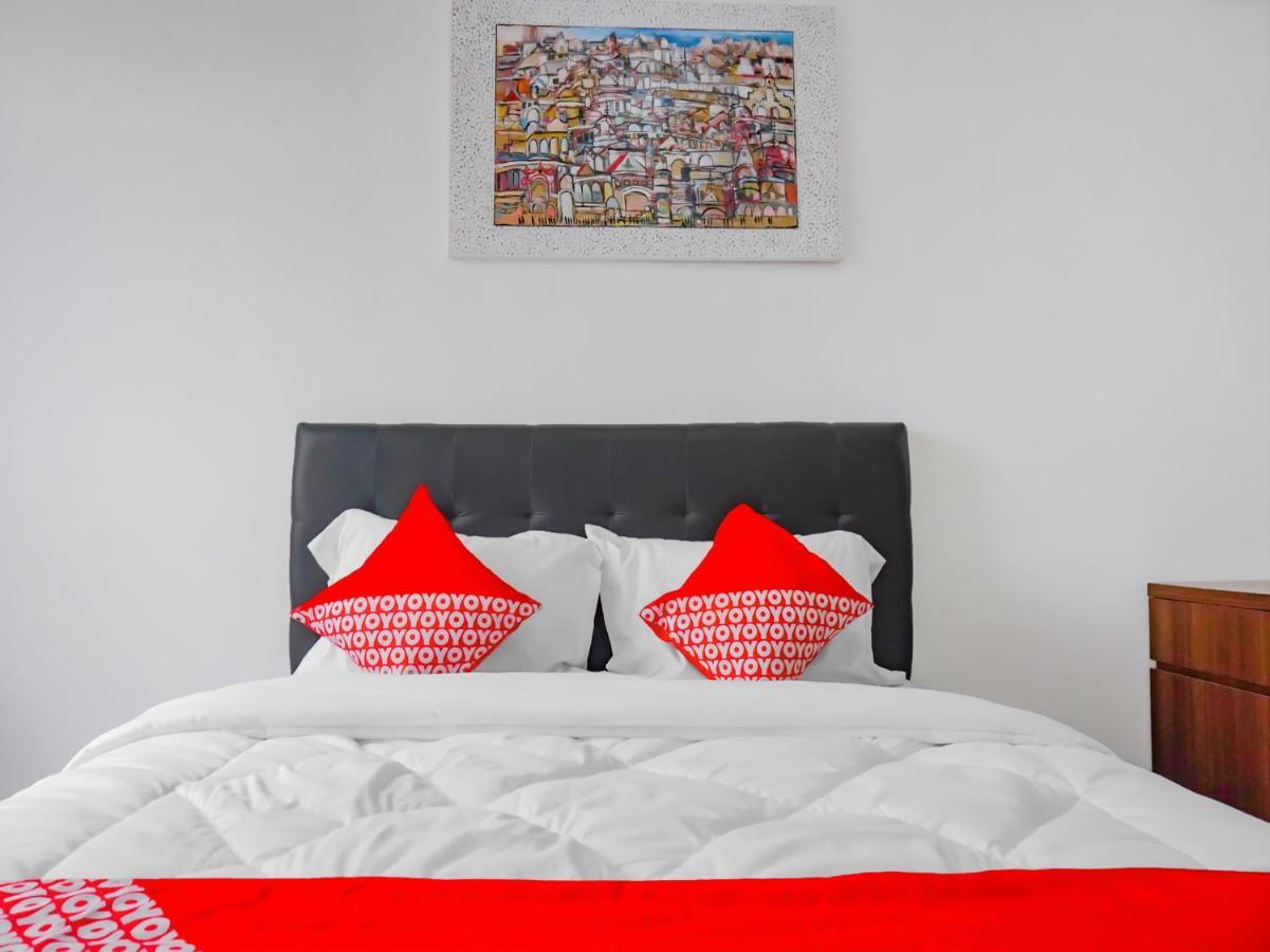 Oyo 90241 Sirooms Apartmen Gunung Putri Bogor Bagian luar foto
